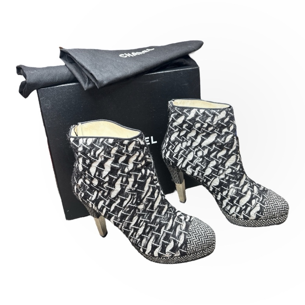 Chanel Tweed Zip Up Booties Black White CC Heels EU 39.5 US 8.5-9